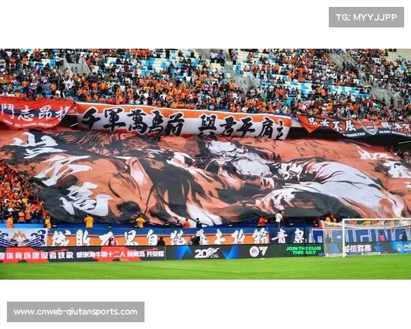 突尼斯足球传奇姆萨克尼告别战球迷巨型TIFO致敬生涯荣耀瞬间