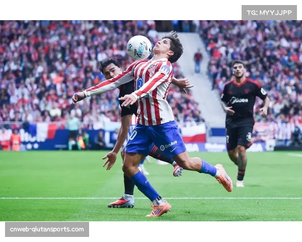 塞维利亚防守反击中前锋跑位聪明 利用马竞防线身后空间